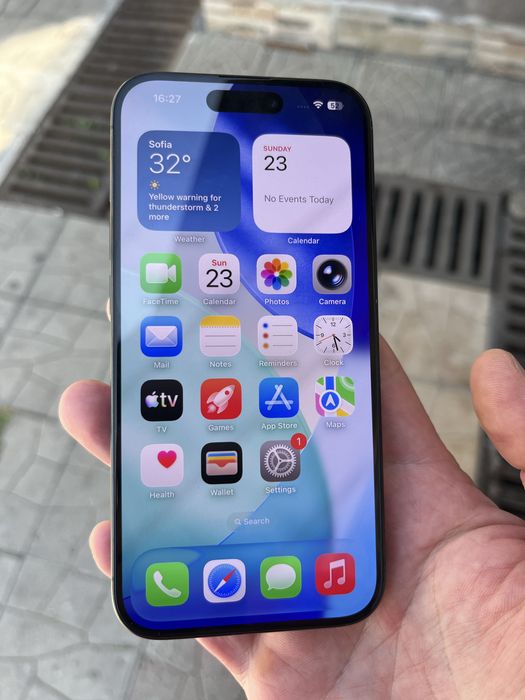 Продавам iphone 15 pro