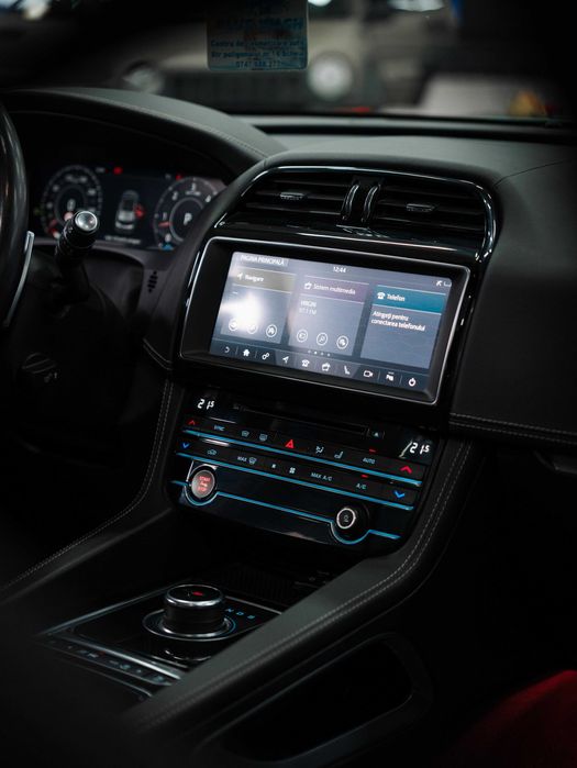 Jaguar F-Pace 3.0 V6 Diesel Sport 4x4 – 350 CP