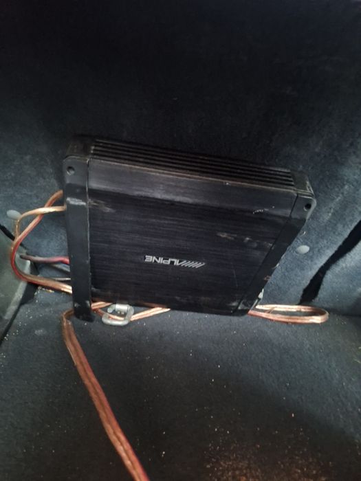 Бас каса с усилвател Alpine