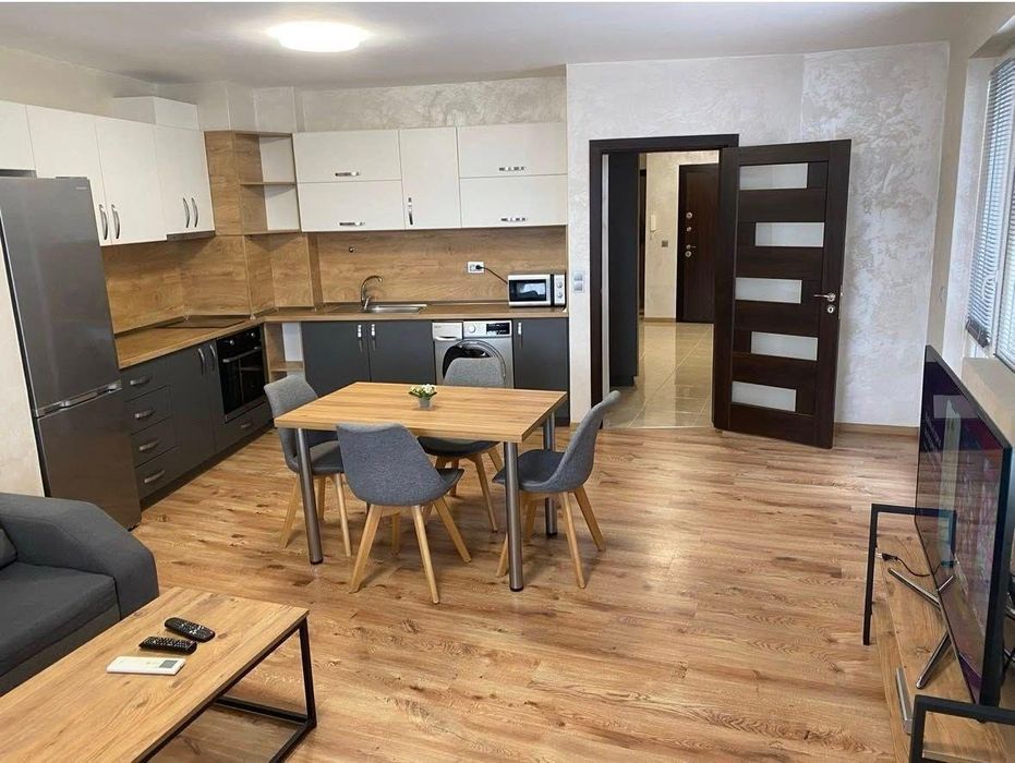 Дава се под наем Тристаен апартамент в Варна, Левски - 98 кв.м за 613 € - Снимка #1