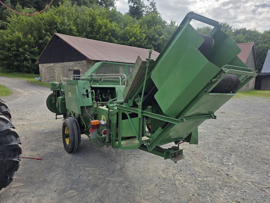Balotiera John Deere 219 cu aruncator baloti pătrați