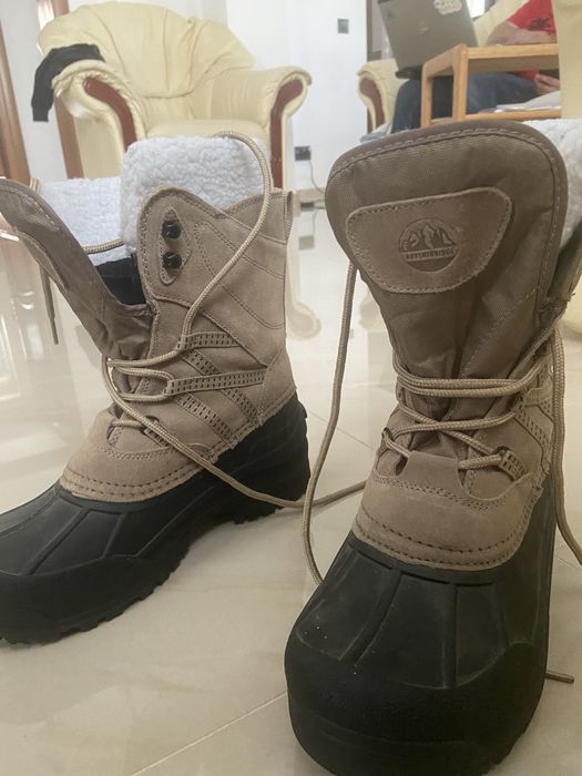 Cizme de cauciuc si piele intoarsa