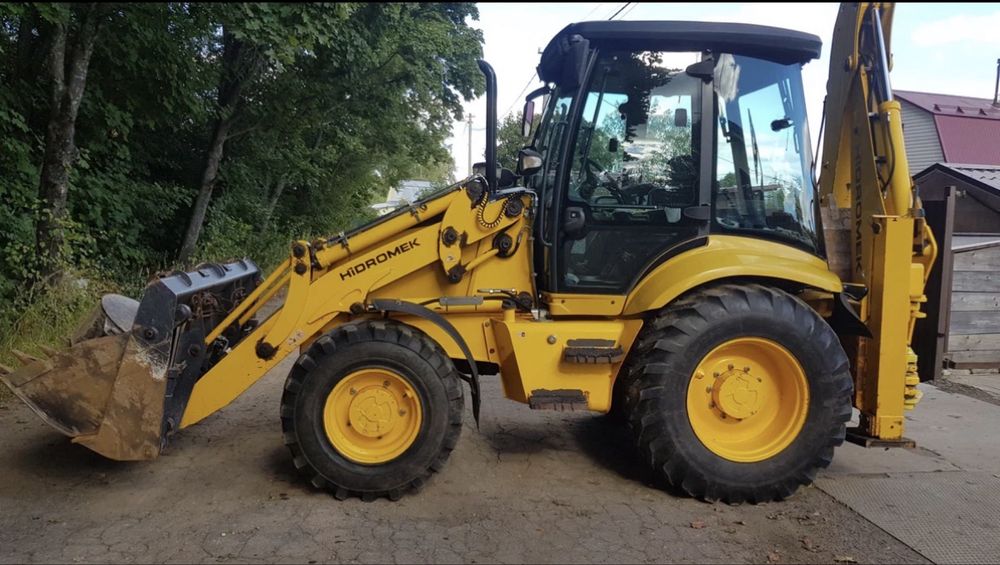 Эксковатор погрузчик 3 в 1