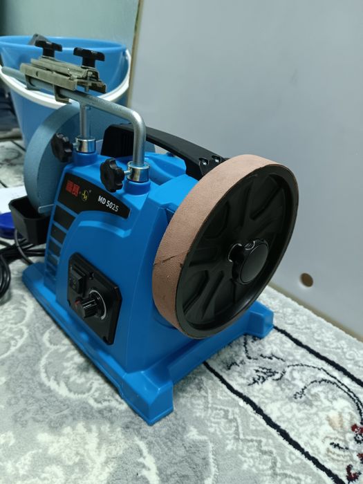 Продам точильно-полировочный станок (камень в воде)