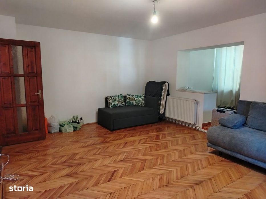 cv 177 G.Cosbuc, apartament 3 camere decomandat, parter inalt + beci
