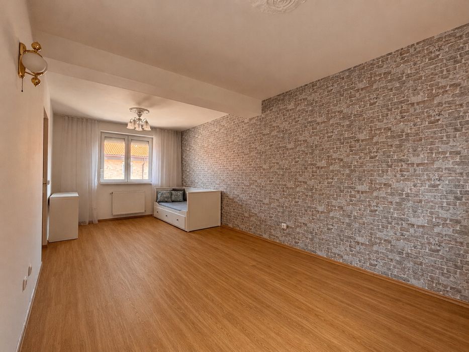 Vand Vila 3 camere in Ansamblul Rezidential Azur (Pipera)