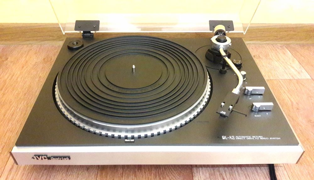 Виниловый проигрыватель JVC Ql-A2
