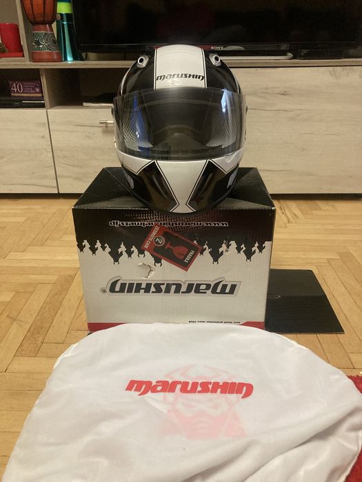 Карбонова каска Marushin