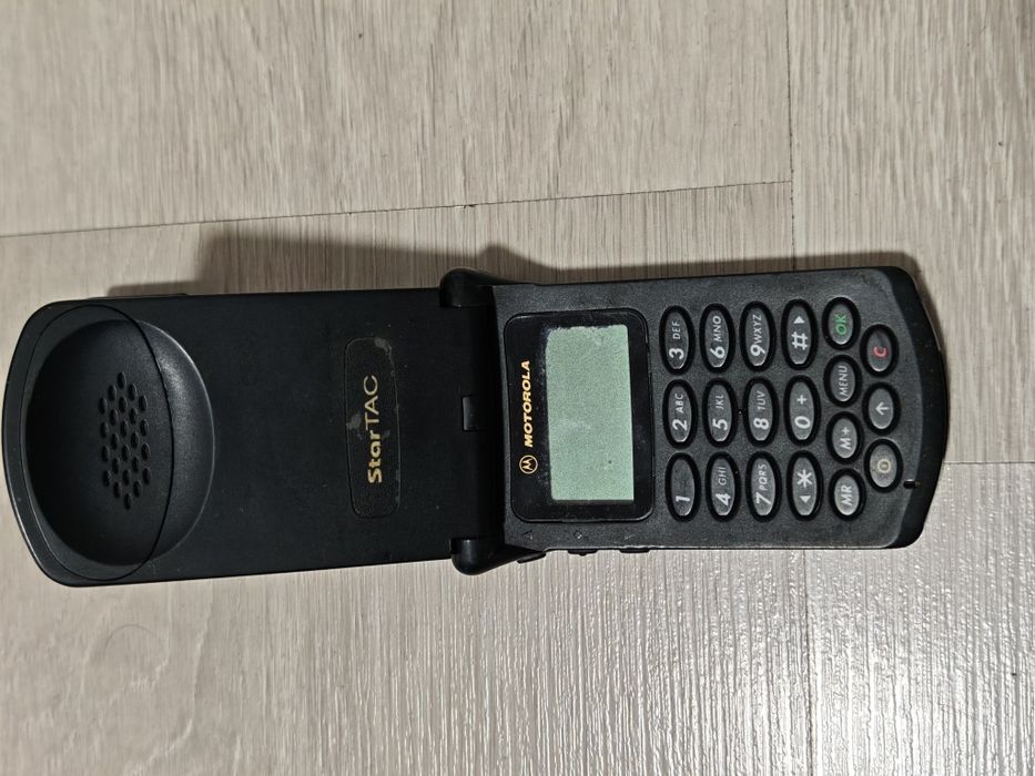 Vând Motorola star tac
