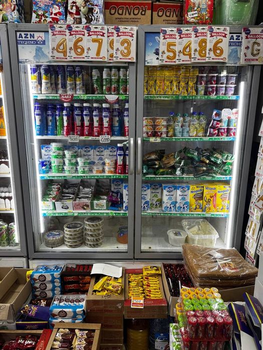 Xaladelnik vitrina katta