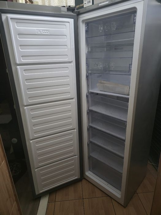 Vând congelator beko