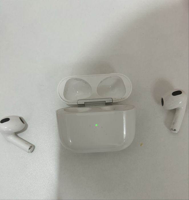 Продаю наушники Airpods 3