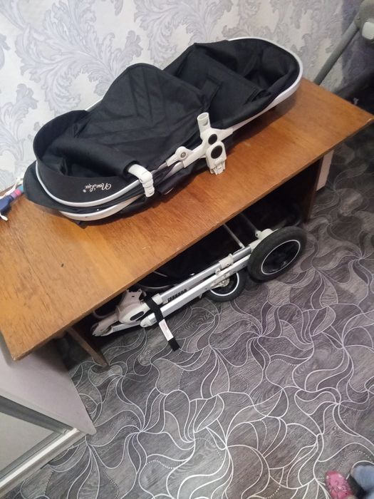Две коляски одинаковые
