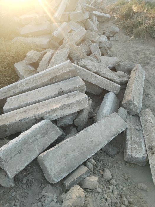 Эски бардур сотилади.