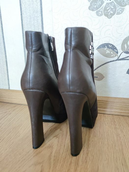 Дамски обувки на висок ток