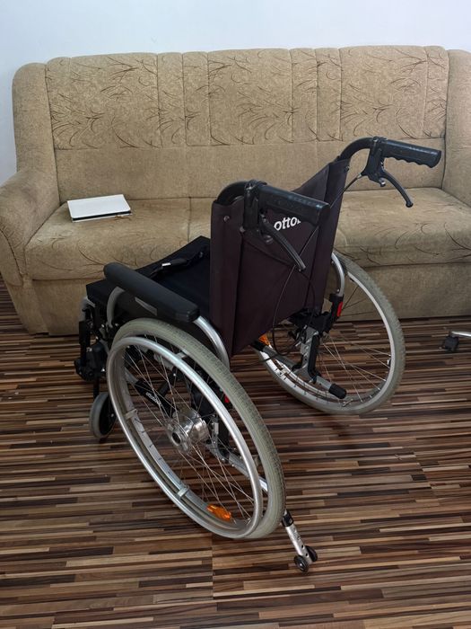 Carut scaun rulant medical batrani handicap dizabilitati
