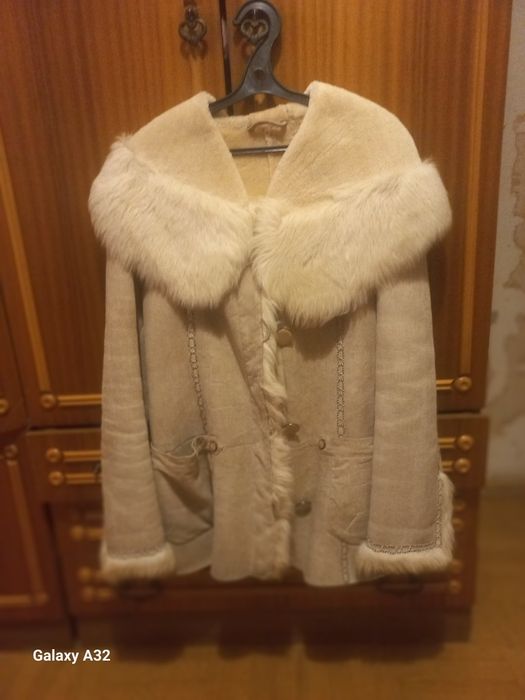 Продам натуральную дублёнку бежевую
