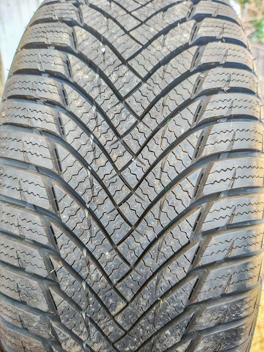 Set roți all seasons plus rezervă