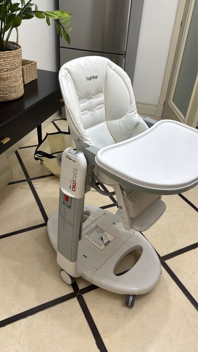 Продам б/у стол Peg Perego Tatamia