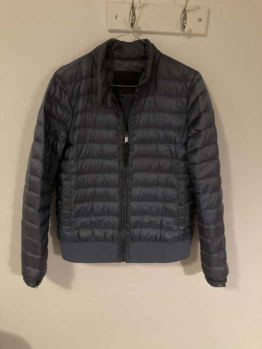 Vând geaca mărimea s