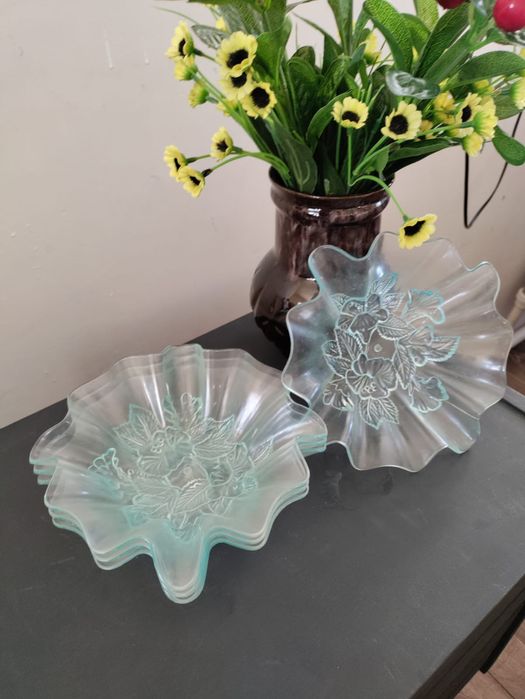 Продам 4 пластмассовых чаши.