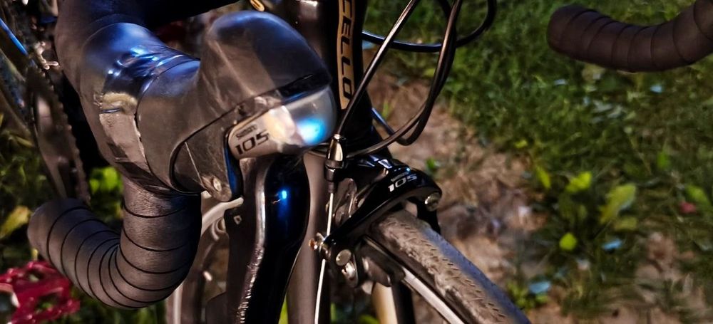 Шоссейный велосипед фулл shimano 105
