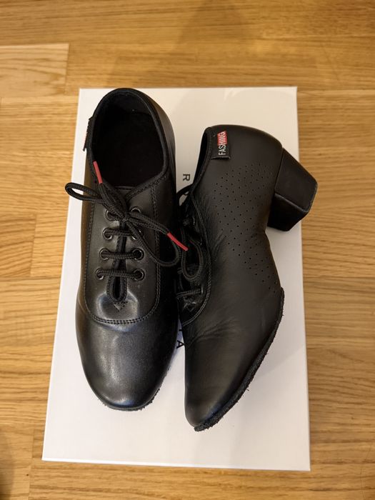 Танцевальные туфли