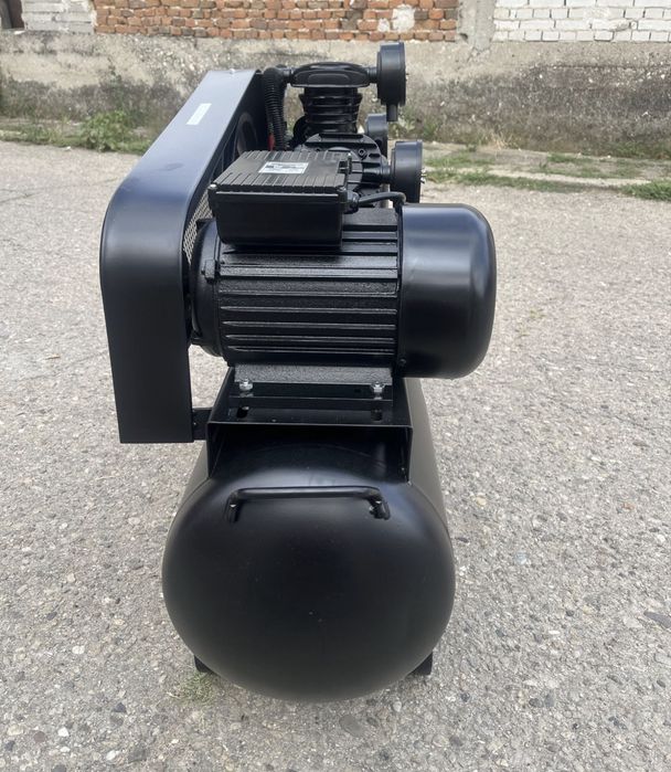 Компресор за въздух HAWEK 100 литра 3 kW, 12.5 bar, 360 л/мин