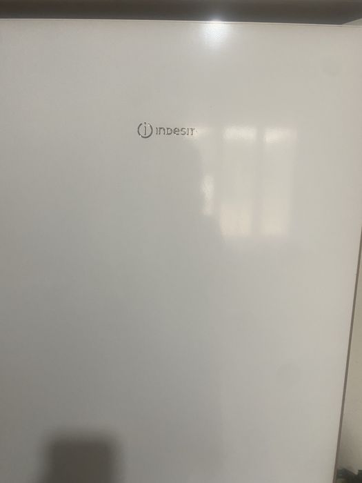 Холодельник indesit 100000