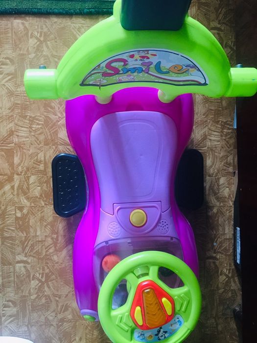 Продам машинку для девочки