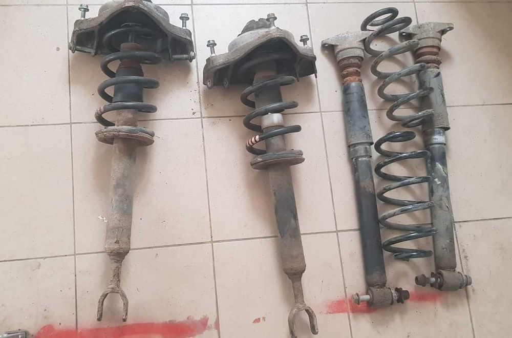 Brat Fuzeta dreapta spate Etrier Arc amortizor Audi A4 B7  Capota portbagaj Usa stanga spate Luneta Audi A4 B7