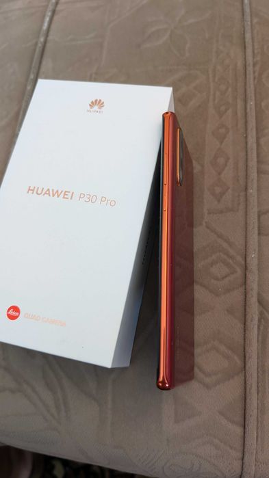 Като нов Huawei P30 Pro комплект и подаръци