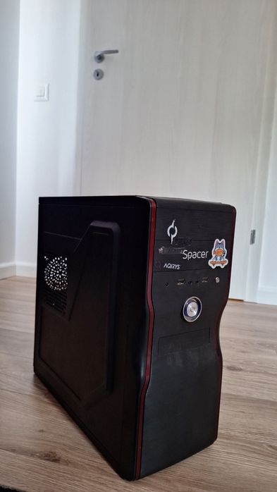Vand pc defect , complet sau pe piese