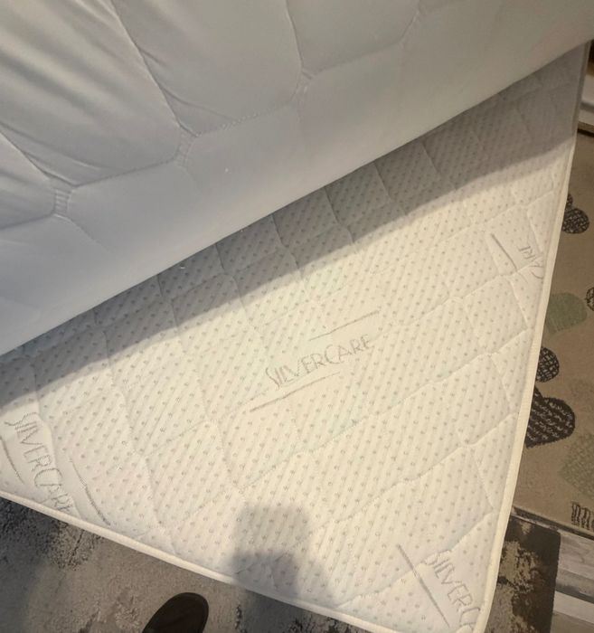 Спалня- с бяла кожа и бял гланц  -140/200 с нов матрак TED silver care + подарък топ матрак