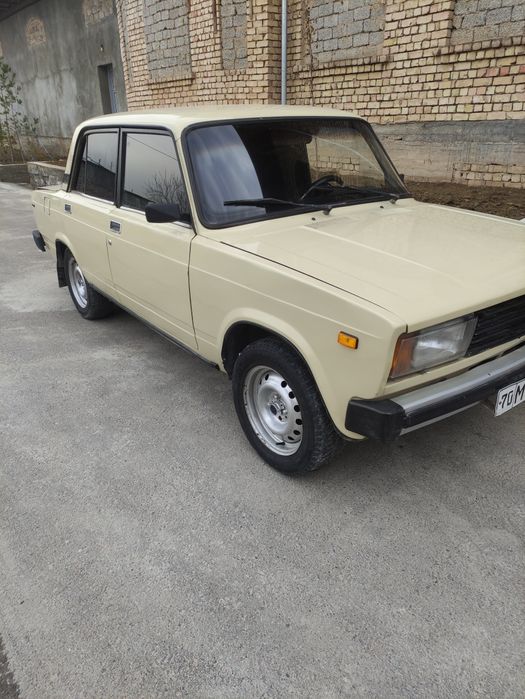 Vaz 2105 sotiladi