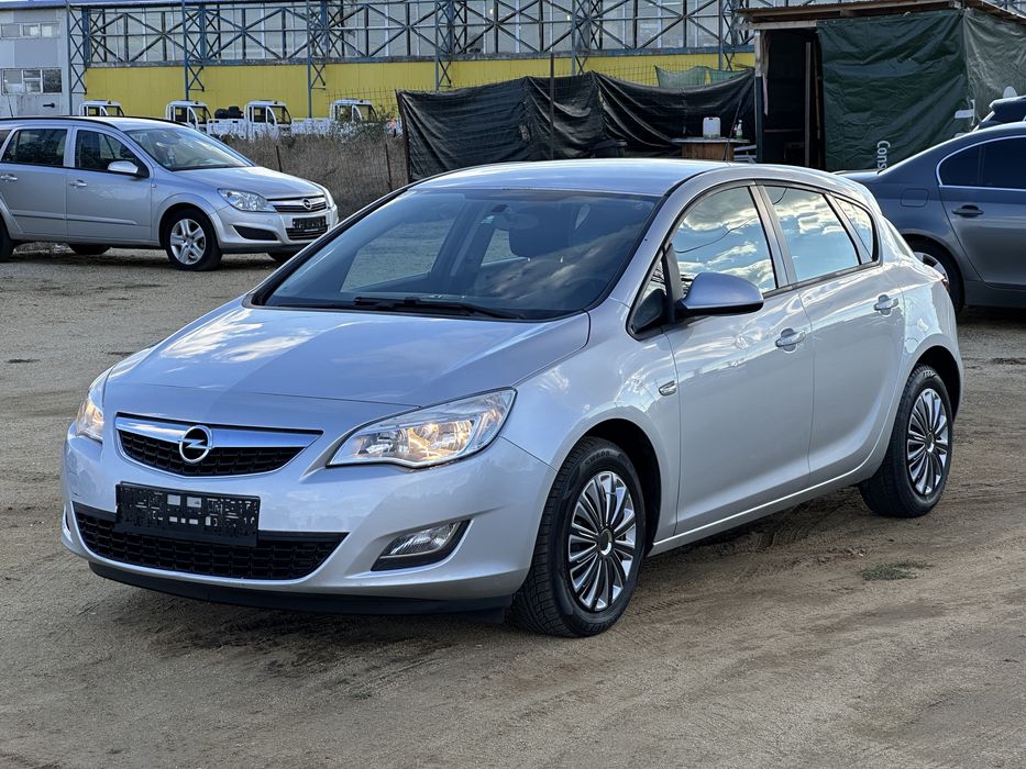 Opel  Astra J 1.4i 2010