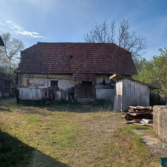 Casă de vânzare în localitatea Julița, comuna Vărădia de Mureș, județul Arad.