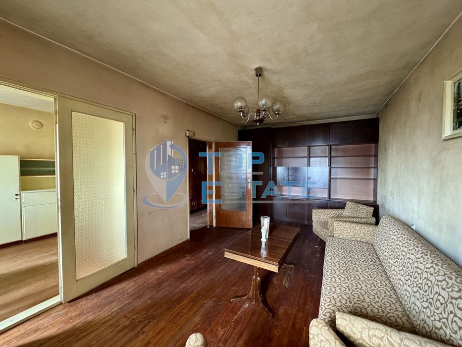 Многостаен тухлен апартамент с гараж в град Полски Тръмбеш, област Ве