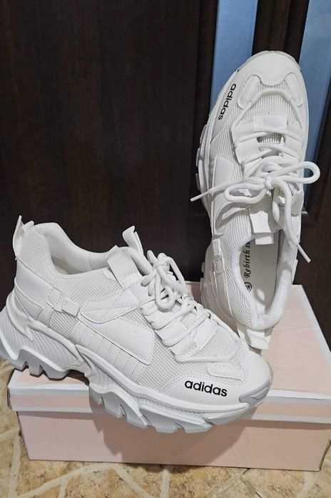 Маратонки Adidas