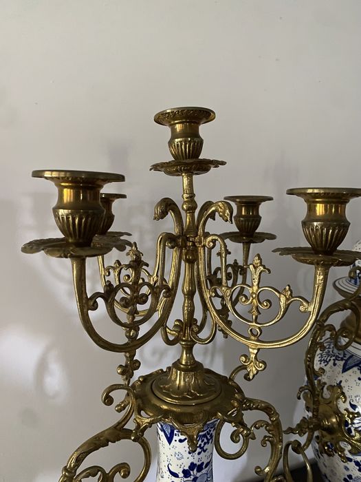 Античен колекционерски часовник с комплект свещници