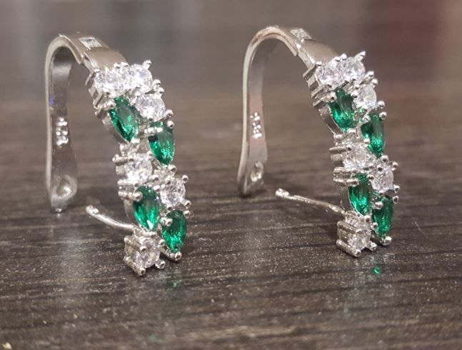 Стилни сребърни обеци