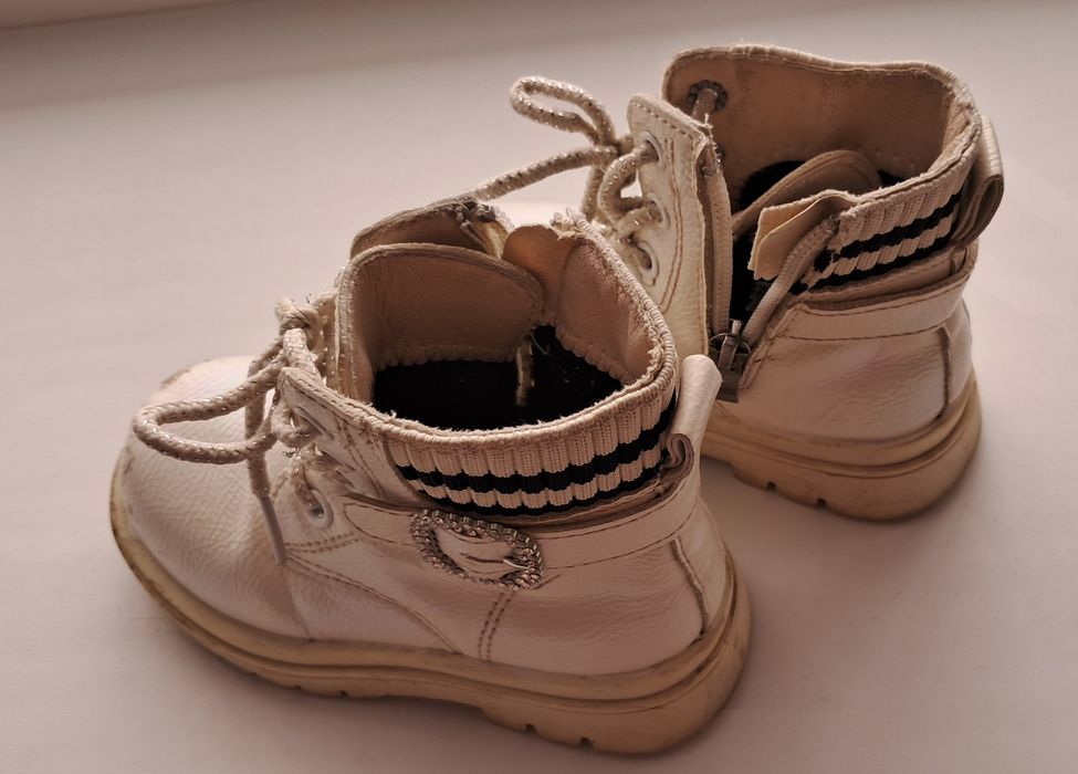 Продается детская обувь 24 размера