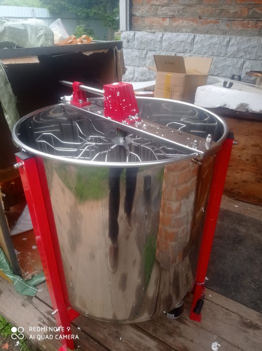 Продам новую медогонку