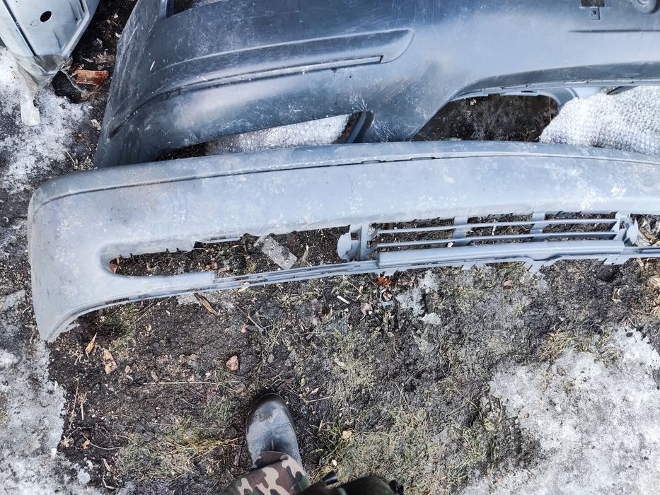 Передний бампер новый