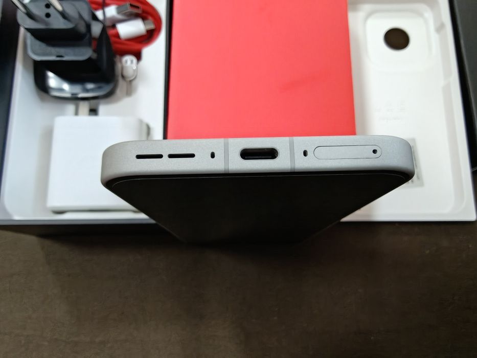 OnePlus 15 16/256 като нов