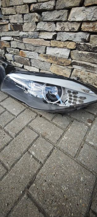 Продавам предни фарове на BMW