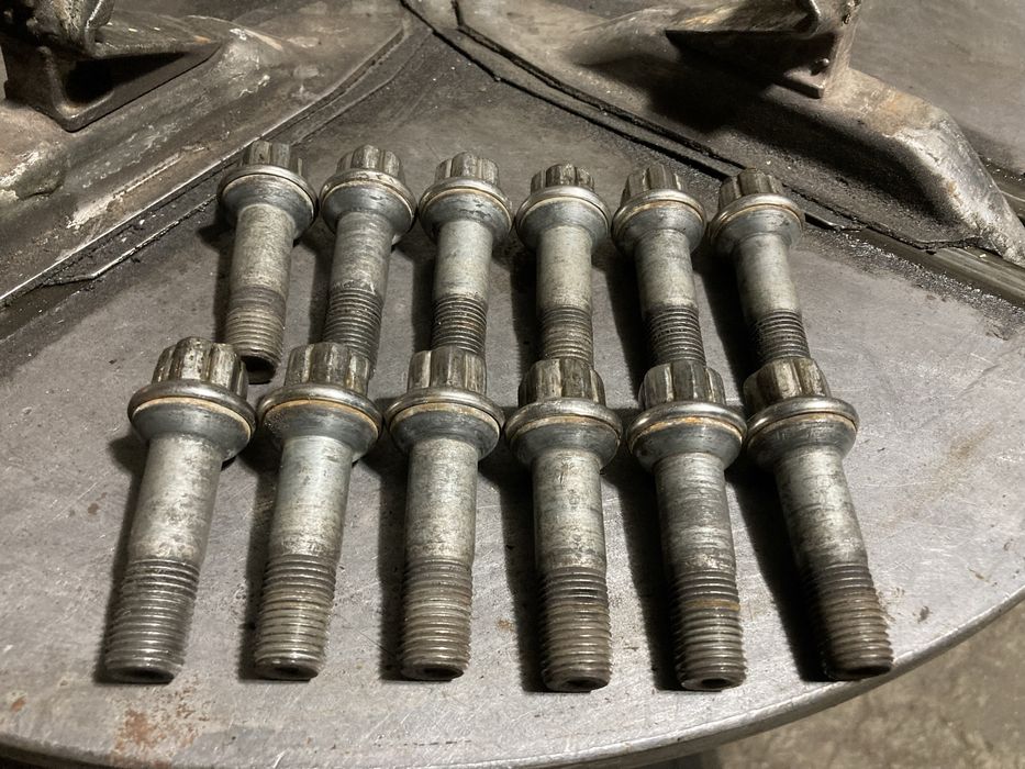 Болтове за Мерцедес