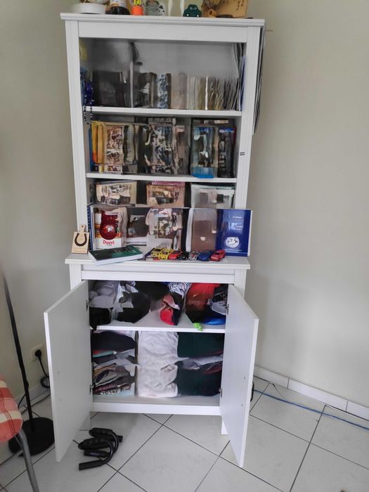 Bibliotecă albă IKEA din lemn