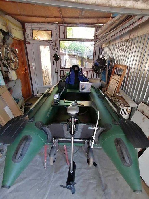 barca kolibri cu motor electric si adaptor motor termic