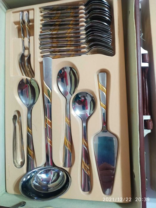 Продам набор столовых приборов